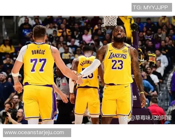 2012年洛杉矶湖人队与雷霆的激烈对决回顾与分析